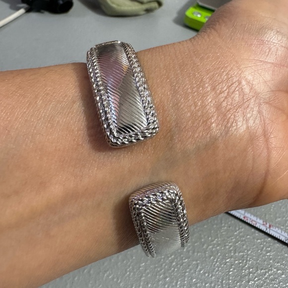 Judith Ripka 925 Sterling Silver Mother of Pearl Hinged Cuff Bangle Bracelet - Picture 7 of 9